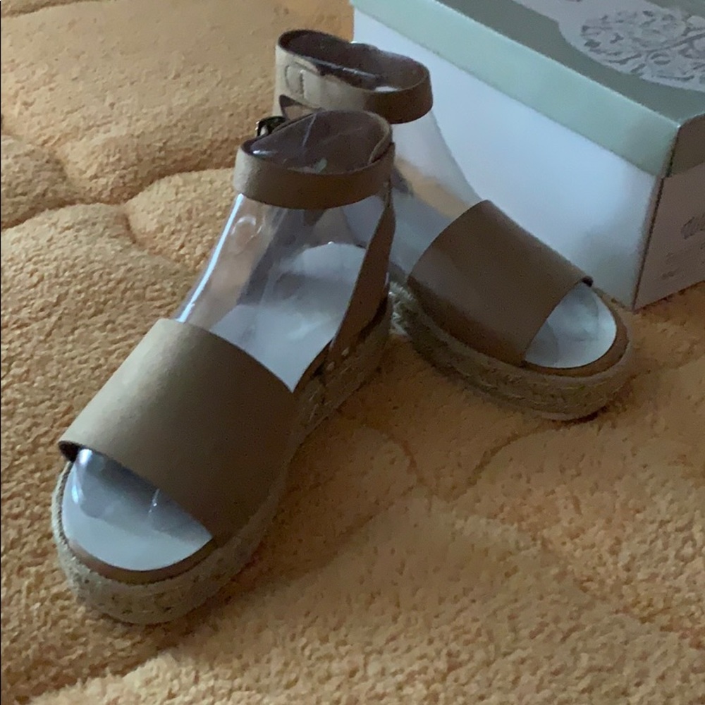 Platform Espadrille Sandals in Taupe